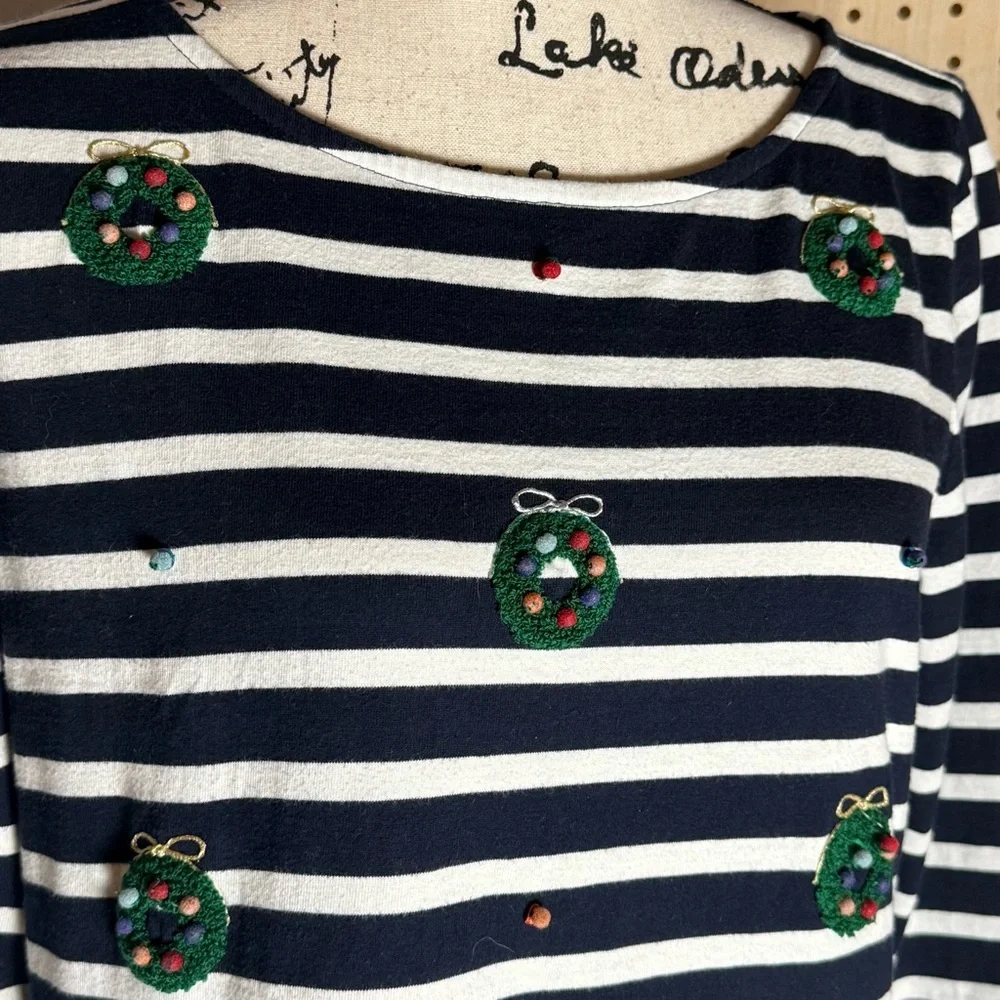 Talbots‎ Holiday Wreath Embroidered Striped Top – Women’s M – 100% Cotton - Picture 3 of 10